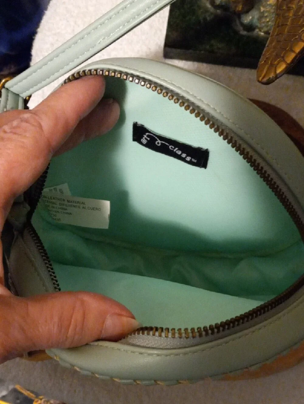 art class Mint Green Circular Cutout Crossbody Bag with Tassel